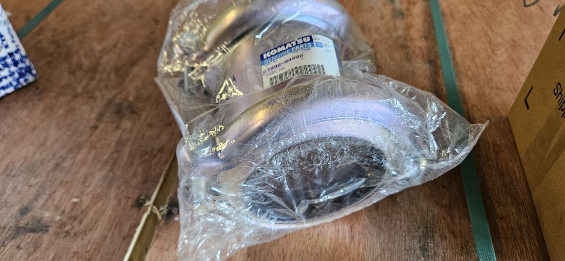 Genuine Komatsu coupling 07332-04000 in original sealed bag
